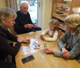 Karten zocken mit Oma und Opa.